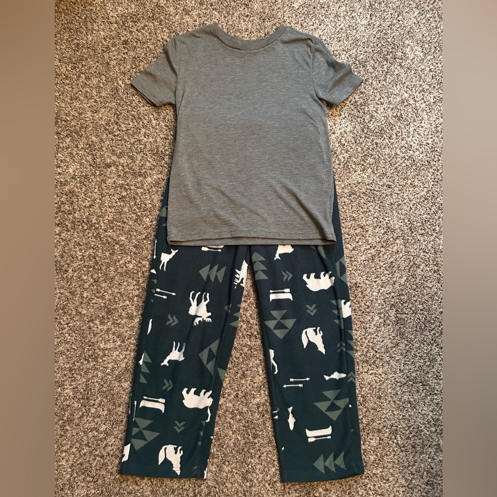 Kids Pajamas with Gray Shirt and Green Fleece pants with Animals, size small